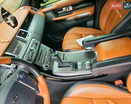 Черный Ленд Ровер Рендж Ровер, объемом двигателя 5 л и пробегом 235 тыс. км за 15000 $, фото 10 на Automoto.ua