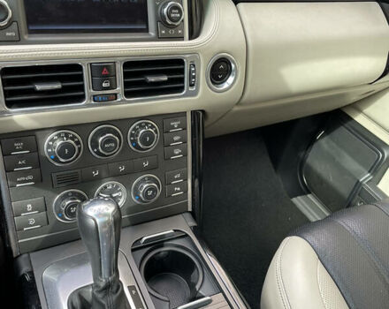 Черный Ленд Ровер Рендж Ровер, объемом двигателя 5 л и пробегом 236 тыс. км за 18000 $, фото 5 на Automoto.ua