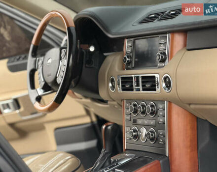 Черный Ленд Ровер Рендж Ровер, объемом двигателя 5 л и пробегом 195 тыс. км за 16000 $, фото 21 на Automoto.ua