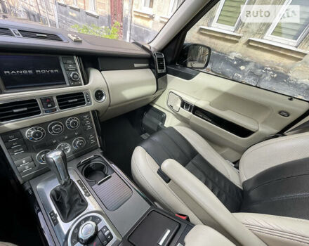 Черный Ленд Ровер Рендж Ровер, объемом двигателя 5 л и пробегом 236 тыс. км за 18000 $, фото 9 на Automoto.ua