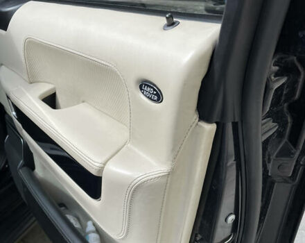 Черный Ленд Ровер Рендж Ровер, объемом двигателя 5 л и пробегом 236 тыс. км за 18000 $, фото 12 на Automoto.ua