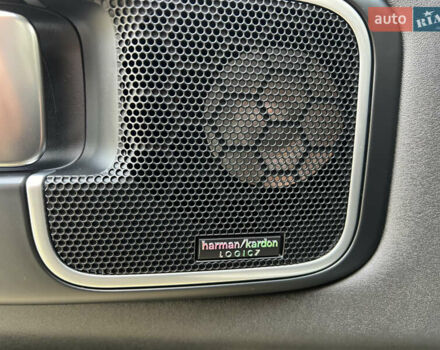 Чорний Ленд Ровер Рендж Ровер, об'ємом двигуна 5 л та пробігом 105 тис. км за 25000 $, фото 6 на Automoto.ua