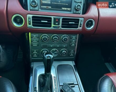 Чорний Ленд Ровер Рендж Ровер, об'ємом двигуна 5 л та пробігом 372 тис. км за 12500 $, фото 47 на Automoto.ua