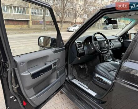 Черный Ленд Ровер Рендж Ровер, объемом двигателя 5 л и пробегом 220 тыс. км за 12999 $, фото 50 на Automoto.ua