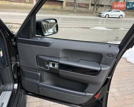 Черный Ленд Ровер Рендж Ровер, объемом двигателя 5 л и пробегом 220 тыс. км за 12999 $, фото 44 на Automoto.ua