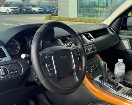 Чорний Ленд Ровер Рендж Ровер, об'ємом двигуна 5 л та пробігом 108 тис. км за 23500 $, фото 13 на Automoto.ua