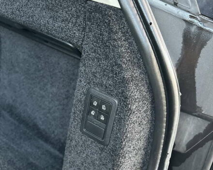 Чорний Ленд Ровер Рендж Ровер, об'ємом двигуна 5 л та пробігом 206 тис. км за 27800 $, фото 24 на Automoto.ua