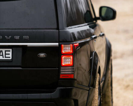 Черный Ленд Ровер Рендж Ровер, объемом двигателя 5 л и пробегом 129 тыс. км за 50000 $, фото 4 на Automoto.ua