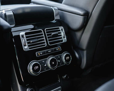 Чорний Ленд Ровер Рендж Ровер, об'ємом двигуна 5 л та пробігом 106 тис. км за 44900 $, фото 9 на Automoto.ua