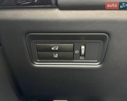 Чорний Ленд Ровер Рендж Ровер, об'ємом двигуна 5 л та пробігом 140 тис. км за 35990 $, фото 23 на Automoto.ua
