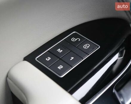 Чорний Ленд Ровер Рендж Ровер, об'ємом двигуна 5 л та пробігом 154 тис. км за 55000 $, фото 36 на Automoto.ua