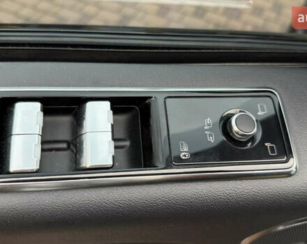 Чорний Ленд Ровер Рендж Ровер, об'ємом двигуна 5 л та пробігом 103 тис. км за 62000 $, фото 15 на Automoto.ua