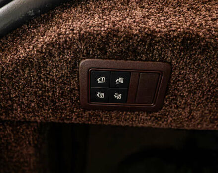 Чорний Ленд Ровер Рендж Ровер, об'ємом двигуна 4.4 л та пробігом 157 тис. км за 46153 $, фото 7 на Automoto.ua