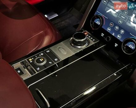 Чорний Ленд Ровер Рендж Ровер, об'ємом двигуна 5 л та пробігом 97 тис. км за 67490 $, фото 30 на Automoto.ua