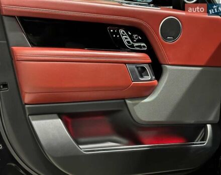 Чорний Ленд Ровер Рендж Ровер, об'ємом двигуна 5 л та пробігом 97 тис. км за 67490 $, фото 10 на Automoto.ua