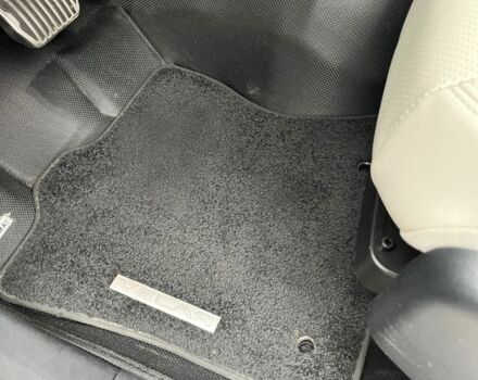 Чорний Ленд Ровер Рендж Ровер, об'ємом двигуна 2 л та пробігом 91 тис. км за 38500 $, фото 19 на Automoto.ua