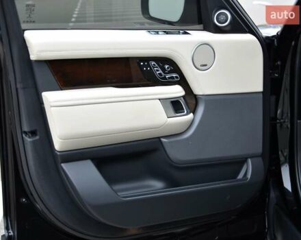 Чорний Ленд Ровер Рендж Ровер, об'ємом двигуна 5 л та пробігом 115 тис. км за 82999 $, фото 26 на Automoto.ua