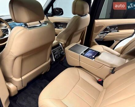 Ленд Ровер Рендж Ровер 2023 в Киеве на Automoto.ua Черный Ленд Ровер Рендж Ровер, объемом двигателя 3 л и пробегом 29 тыс. км за 187800 $, фото 46 на Automoto.ua