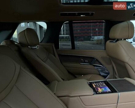 Ленд Ровер Рендж Ровер 2023 в Киеве на Automoto.ua Черный Ленд Ровер Рендж Ровер, объемом двигателя 4.39 л и пробегом 19 тыс. км за 221000 $, фото 21 на Automoto.ua