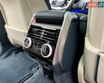 Чорний Ленд Ровер Рендж Ровер, об'ємом двигуна 4.4 л та пробігом 34 тис. км за 268000 $, фото 54 на Automoto.ua