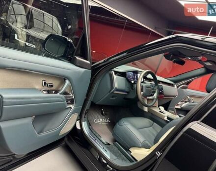 Ленд Ровер Рендж Ровер 2023 в Киеве на Automoto.ua Черный Ленд Ровер Рендж Ровер, объемом двигателя 4.4 л и пробегом 33 тыс. км за 278800 $, фото 23 на Automoto.ua