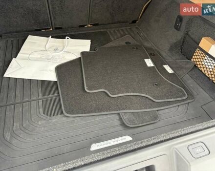 Чорний Ленд Ровер Рендж Ровер, об'ємом двигуна 3 л та пробігом 40 тис. км за 177111 $, фото 4 на Automoto.ua