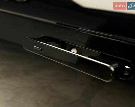 Ленд Ровер Рендж Ровер 2023 в Киеве на Automoto.ua Черный Ленд Ровер Рендж Ровер, объемом двигателя 3 л и пробегом 29 тыс. км за 187800 $, фото 17 на Automoto.ua