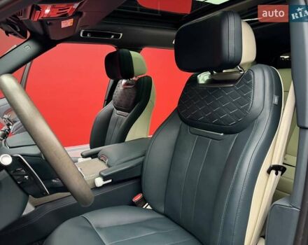 Ленд Ровер Рендж Ровер 2023 в Киеве на Automoto.ua Черный Ленд Ровер Рендж Ровер, объемом двигателя 4.4 л и пробегом 33 тыс. км за 278800 $, фото 27 на Automoto.ua