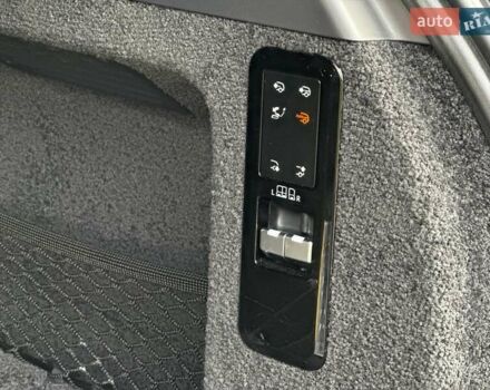 Чорний Ленд Ровер Рендж Ровер, об'ємом двигуна 4.39 л та пробігом 57 тис. км за 176000 $, фото 8 на Automoto.ua