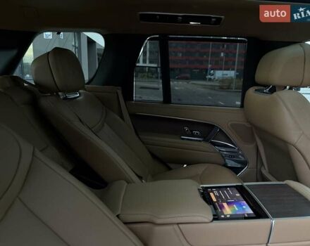 Ленд Ровер Рендж Ровер 2023 в Киеве на Automoto.ua Черный Ленд Ровер Рендж Ровер, объемом двигателя 4.39 л и пробегом 19 тыс. км за 221000 $, фото 20 на Automoto.ua