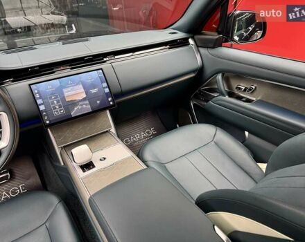 Ленд Ровер Рендж Ровер 2023 в Киеве на Automoto.ua Черный Ленд Ровер Рендж Ровер, объемом двигателя 4.4 л и пробегом 33 тыс. км за 278800 $, фото 36 на Automoto.ua