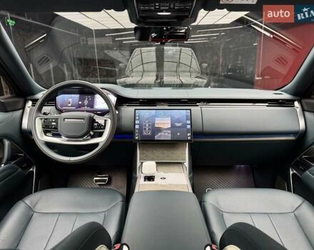 Ленд Ровер Рендж Ровер 2023 в Киеве на Automoto.ua Черный Ленд Ровер Рендж Ровер, объемом двигателя 4.4 л и пробегом 33 тыс. км за 278800 $, фото 35 на Automoto.ua