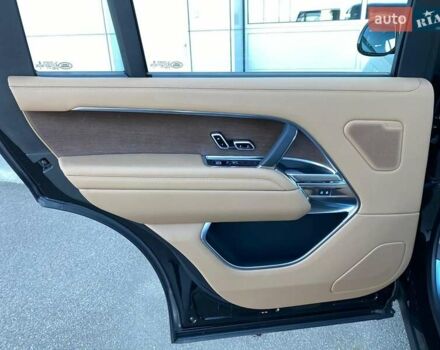 Черный Ленд Ровер Рендж Ровер, объемом двигателя 4.39 л и пробегом 97 тыс. км за 175000 $, фото 12 на Automoto.ua