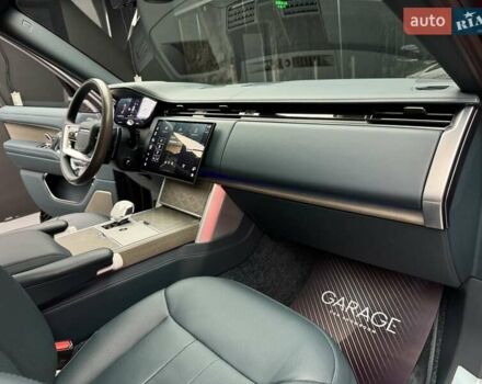 Ленд Ровер Рендж Ровер 2023 в Киеве на Automoto.ua Черный Ленд Ровер Рендж Ровер, объемом двигателя 4.4 л и пробегом 33 тыс. км за 278800 $, фото 59 на Automoto.ua