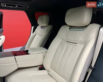 Ленд Ровер Рендж Ровер 2023 в Киеве на Automoto.ua Черный Ленд Ровер Рендж Ровер, объемом двигателя 4.4 л и пробегом 33 тыс. км за 278800 $, фото 40 на Automoto.ua