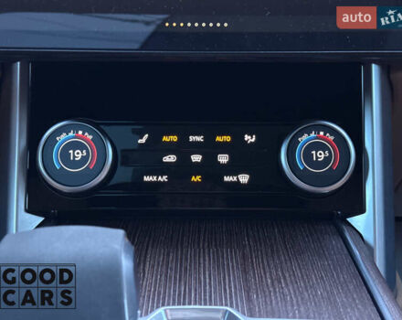 Чорний Ленд Ровер Рендж Ровер, об'ємом двигуна 3 л та пробігом 96 тис. км за 165000 $, фото 41 на Automoto.ua