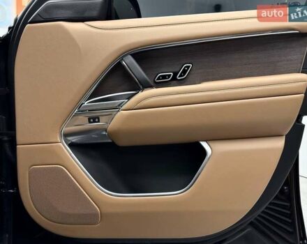 Ленд Ровер Рендж Ровер 2023 в Киеве на Automoto.ua Черный Ленд Ровер Рендж Ровер, объемом двигателя 3 л и пробегом 29 тыс. км за 187800 $, фото 56 на Automoto.ua