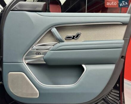 Ленд Ровер Рендж Ровер 2023 в Киеве на Automoto.ua Черный Ленд Ровер Рендж Ровер, объемом двигателя 4.4 л и пробегом 33 тыс. км за 278800 $, фото 54 на Automoto.ua