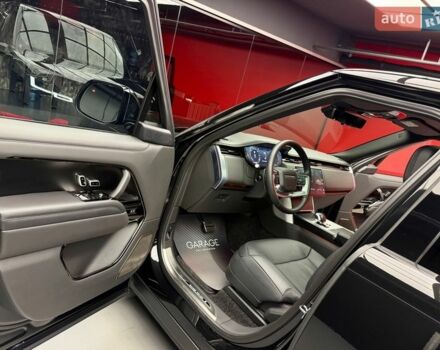 Чорний Ленд Ровер Рендж Ровер, об'ємом двигуна 4.4 л та пробігом 28 тис. км за 277700 $, фото 21 на Automoto.ua