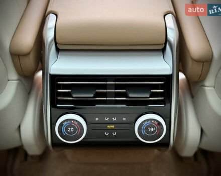 Черный Ленд Ровер Рендж Ровер, объемом двигателя 4.39 л и пробегом 13 тыс. км за 290000 $, фото 56 на Automoto.ua