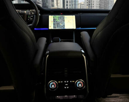 Чорний Ленд Ровер Рендж Ровер, об'ємом двигуна 4.39 л та пробігом 8 тис. км за 190000 $, фото 27 на Automoto.ua