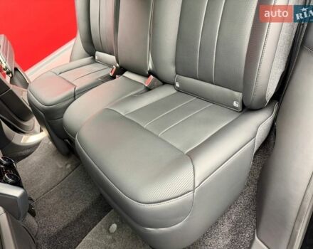 Чорний Ленд Ровер Рендж Ровер, об'ємом двигуна 4.4 л та пробігом 28 тис. км за 277700 $, фото 41 на Automoto.ua