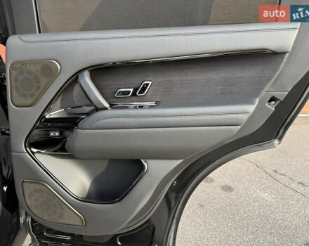 Черный Ленд Ровер Рендж Ровер, объемом двигателя 4.39 л и пробегом 27 тыс. км за 285000 $, фото 60 на Automoto.ua