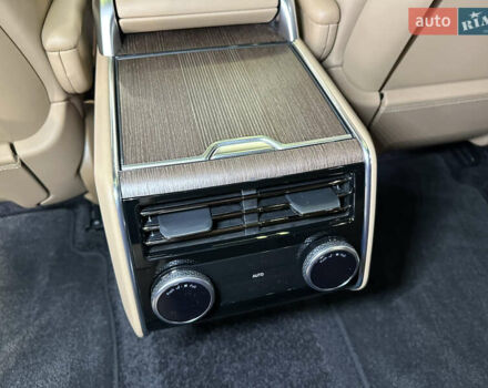 Чорний Ленд Ровер Рендж Ровер, об'ємом двигуна 3 л та пробігом 6 тис. км за 219000 $, фото 71 на Automoto.ua