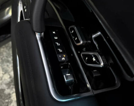 Чорний Ленд Ровер Рендж Ровер, об'ємом двигуна 4.39 л та пробігом 8 тис. км за 190000 $, фото 32 на Automoto.ua