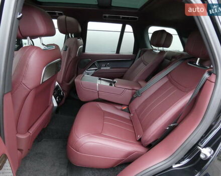 Ленд Ровер Рендж Ровер 2025 в Киеве на Automoto.ua Черный Ленд Ровер Рендж Ровер, объемом двигателя 4.39 л и пробегом 10 тыс. км за 234570 $, фото 5 на Automoto.ua