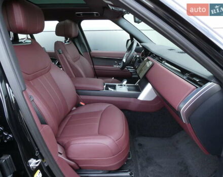 Ленд Ровер Рендж Ровер 2025 в Киеве на Automoto.ua Черный Ленд Ровер Рендж Ровер, объемом двигателя 4.39 л и пробегом 10 тыс. км за 234570 $, фото 15 на Automoto.ua