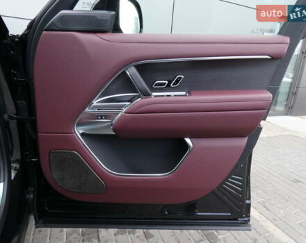 Ленд Ровер Рендж Ровер 2025 в Киеве на Automoto.ua Черный Ленд Ровер Рендж Ровер, объемом двигателя 4.39 л и пробегом 10 тыс. км за 234570 $, фото 12 на Automoto.ua