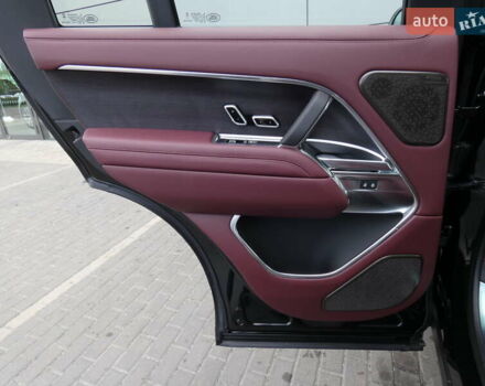 Ленд Ровер Рендж Ровер 2025 в Киеве на Automoto.ua Черный Ленд Ровер Рендж Ровер, объемом двигателя 4.39 л и пробегом 10 тыс. км за 234570 $, фото 11 на Automoto.ua