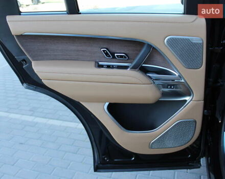 Чорний Ленд Ровер Рендж Ровер, об'ємом двигуна 3 л та пробігом 3 тис. км за 218445 $, фото 13 на Automoto.ua